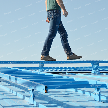 Монтаж кровельных переходных мостиков и лестниц Монтаж кровельных переходных мостиков и лестниц